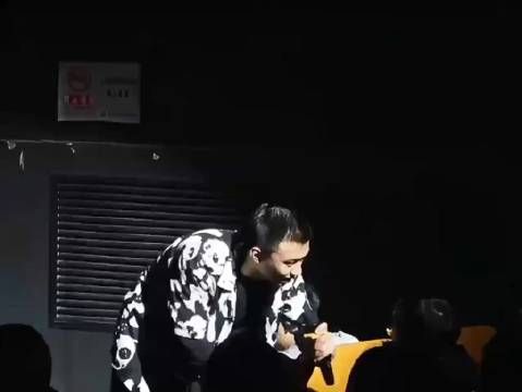 “看到喜欢的人，喜欢上别人是什么感觉！”
