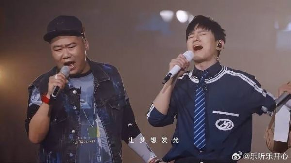 歌手苟伟去世，张杰心碎演唱《我们的歌》，前几天还在直播！