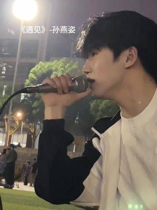 我向前飞翔，穿越一片时间的海洋