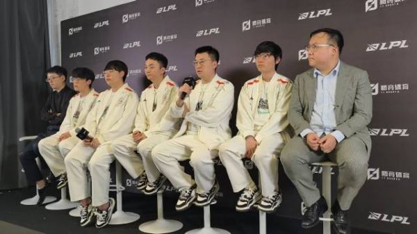 Q：有什么鼓励的话对队友说？
