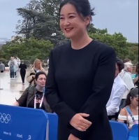 贾玲又瘦成了一道闪电,网友留言:期待《转念花开》再成票房冠军