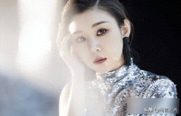40岁女演员话剧爆红,拒绝吻戏却捧红丈夫,舞台背后藏着什么秘密