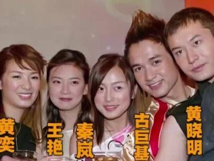 2003年《还珠格格》第三部演员合影，仔细一看，蒋勤勤的美貌依旧出众