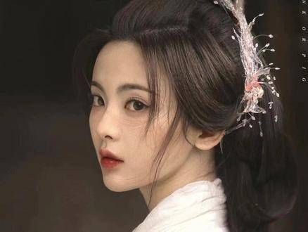 杨超越在《七时吉祥》中的表演非常灵动!服装造型也非常出彩