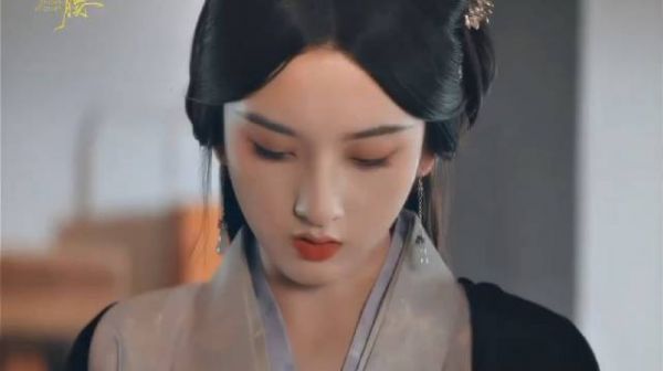 有人懂宋祖儿何泓姗孔雪儿三张美丽的脸接连带来的冲击吗!