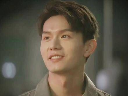 阳光开朗的男二好帅！充满活力的大男孩风格！与沈月搭档也特别有情侣感