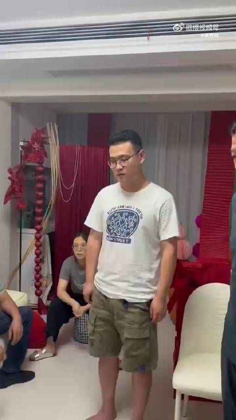 月入三千谈两个女朋友，一个7年，一个3年，这个月办婚宴暴露了