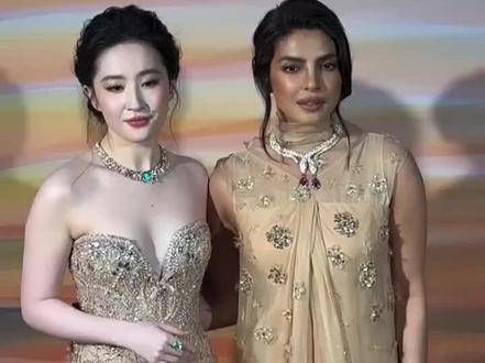 以前总觉得自己是全世界最美的女人，直到遇见了刘亦菲，才明白原来是咱们俩