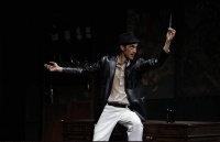 反转连连欢笑不断！郑云龙主演舞台剧《魔幻时刻》本周羊城开演