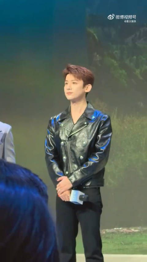 白敬亭 我寻思原相机也没美颜啊！小白直接硬扛，哇塞 这么帅的吗！