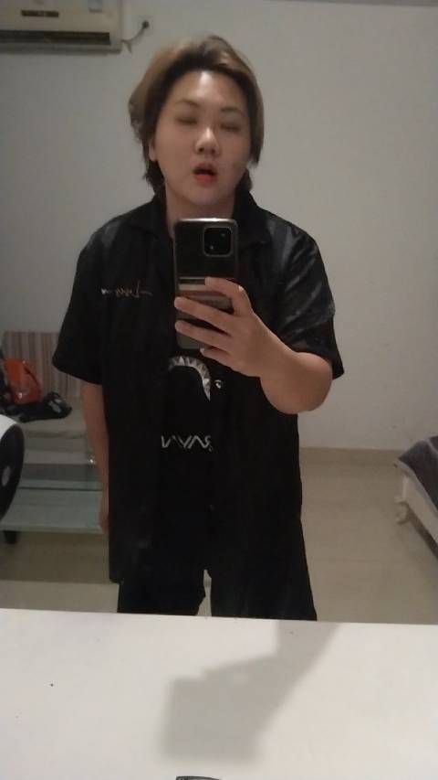 我是中性女人，我的素颜自拍视频，我随便唱歌