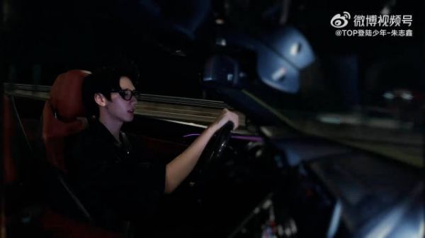 朱志鑫开车唱歌vlog ~ Summer too hot 需要来点狂风！