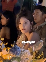 章若楠 / 很容易就让人幸福感max的小女孩……… .