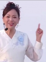 陈德容直播抢词后镇定完成发言