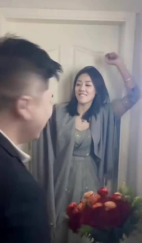这门该怎么开?最美伴娘