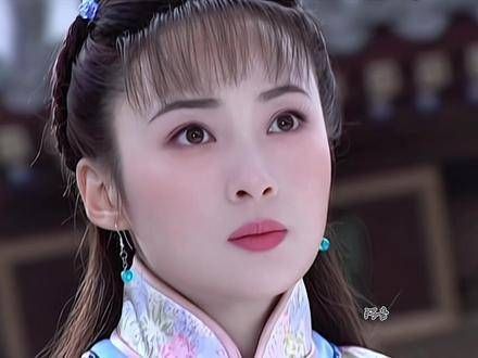 “千年难遇的绝色，悦目便是佳人”