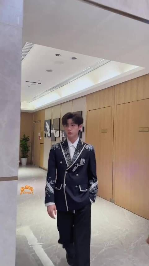 不得不说芒果真的有本事,每当我觉得这档节目没啥意思了都能整出点新花活