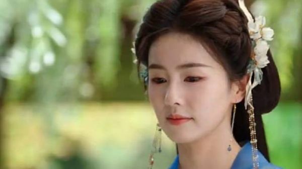 白鹿《临江仙》演绎神女式大方,温柔诠释花如月李青月