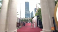 李斯丹妮红毯采访 大背头+浅灰色套装，好帅！