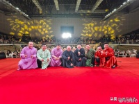 请郭德纲给个说法！张鹤伦郴州演出现场人数差距大，真假难辨。