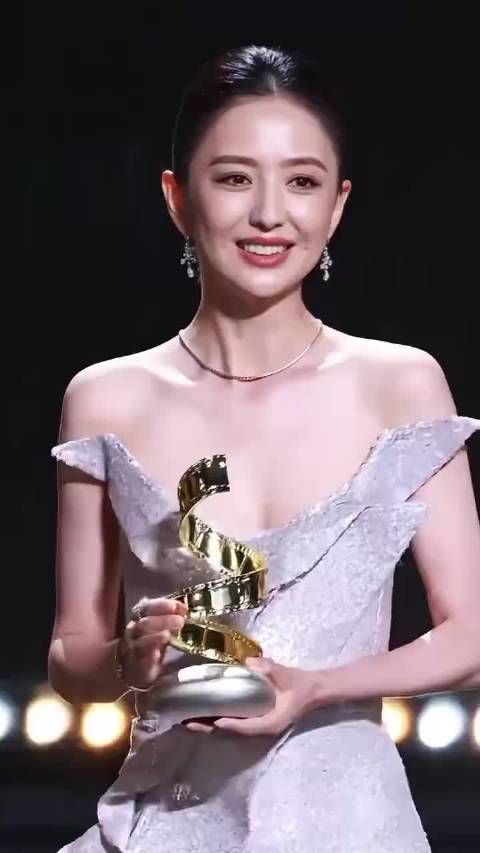 好美的丫丫,果然岁月不败美人,即便很久没有见面,依然这么美