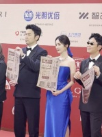 《酱园弄》剧组集体亮相并展示带来的特别礼物！