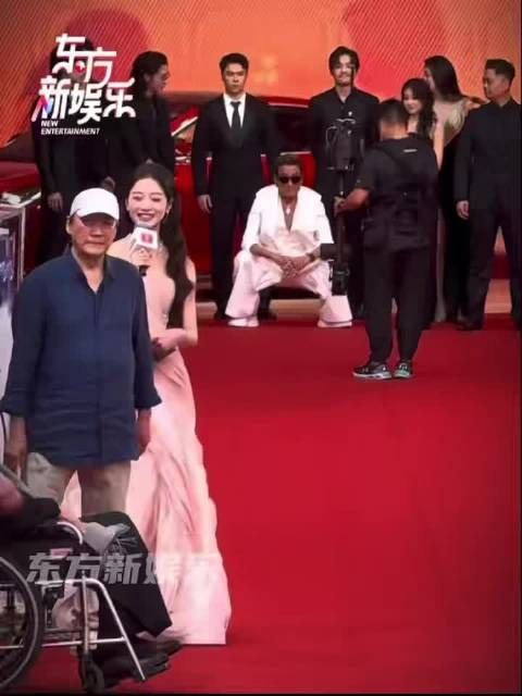 上海电影节开幕式红毯,梁家辉潇洒扎马步,松弛感瞬间拉满!
