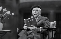 诗人郑愁予去世，终年92岁，生于济南