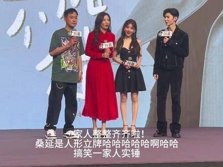剪辑的时候才发现，原来是他自己推开的门，笑死！这孩子从小就这么懂礼貌！