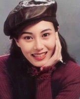 “蛇蝎”美人李嘉欣，对比56岁的邱淑贞，一路走来靠的不只是美貌
