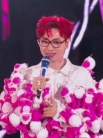 汪苏泷演唱会羞耻应援海报引本人三连划走