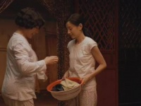 单亲妈妈艰辛生活因暖心儿子相伴添甜蜜