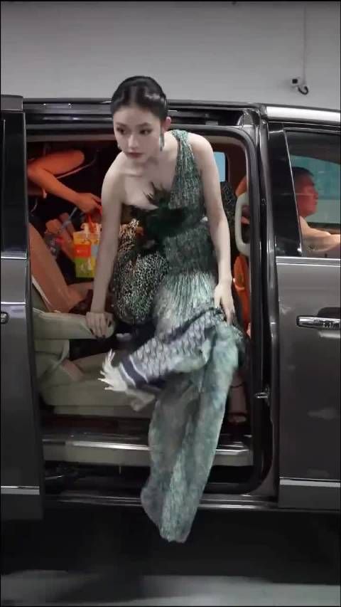 林允这次是孔雀公主