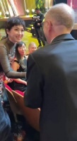 上影节章子怡与zx行贴面礼，陈可辛未获同等待遇