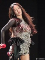 刘些宁舞台也太活力了吧，很难不爱