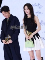 金晨孙阳红毯同框讲悄悄话！电影奇遇夜