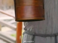 原来卢凌风在为有暗香来客串过