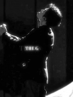 哨声响起，行动开始