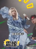 为何华晨宇总爱留长发？一张短发高清照曝光，粉丝瞬间集体破防