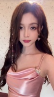 吴宣仪翻跳ian进行曲粉色造型亮眼