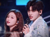 吴宣仪翟潇闻同台竞技实力相当