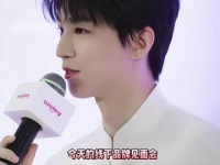 王俊凯与粉丝小螃蟹深情双向奔赴