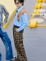 小贺哥哥该不会是在模仿耀文吧～ 好难猜哦....真的好难