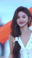 章若楠气质型美女，越来越顺眼了