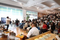 《在集市》新书首发：菜街子是热辣辣的生活现场