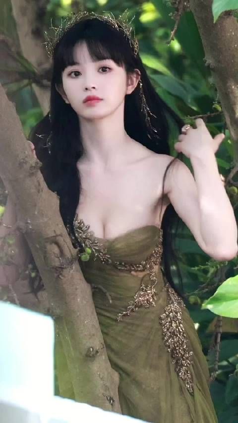 田曦薇肌肉线条太怀念了 什么时候还能再穿呢
