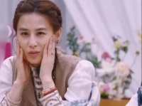 离婚后，杨子对黄圣依的伤害一直在延续，黄圣依妈妈也深受其害