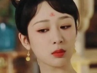 璟满眼宠溺地凝视着小夭，眼神中仿佛有星星在闪烁《长相思》