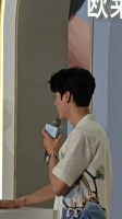 怎么还调戏上了哈哈哈哈哈