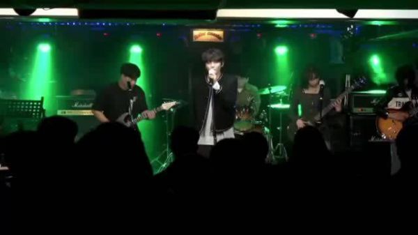 20条近期热门emo文案引发共鸣
